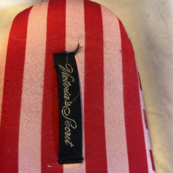 GUC Victoria’s Secret slippers. Size Medium. - Picture 9 of 9